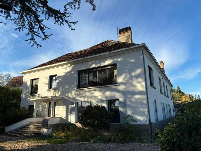 Belle demeure au charme art déco pour cette espace de bien ê. 480m² Cahors