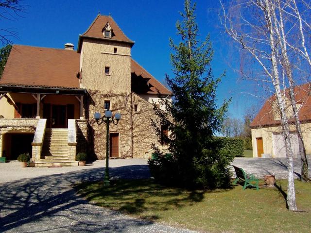 Belle demeure, à vendre, à l'orée d'un village avec commerce. 260m² Gourdon