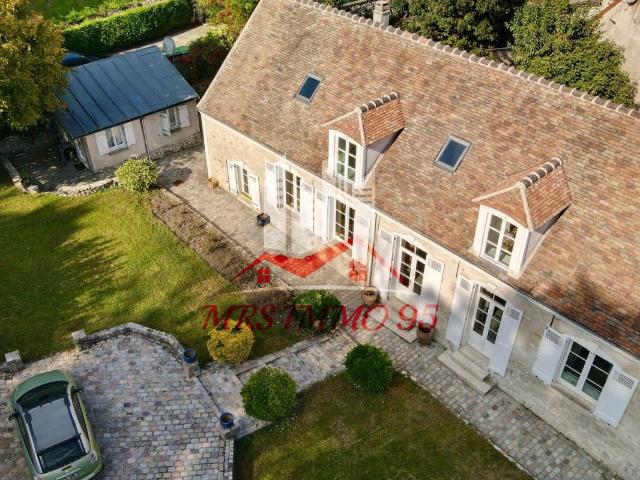 Belle demeure du XVI siècle de 220 m2 sur 643 m2
