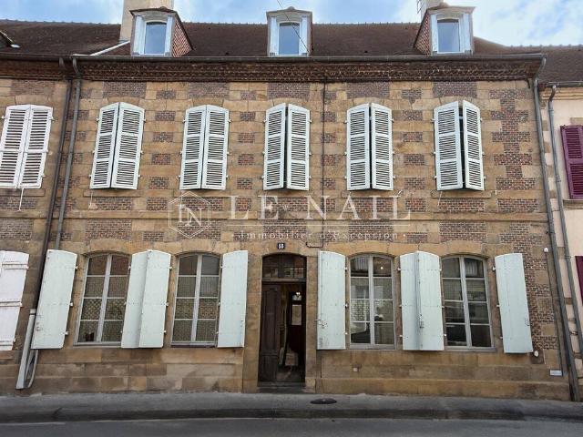 Belle demeure du XVIIIe dans quartier historique de Moulins