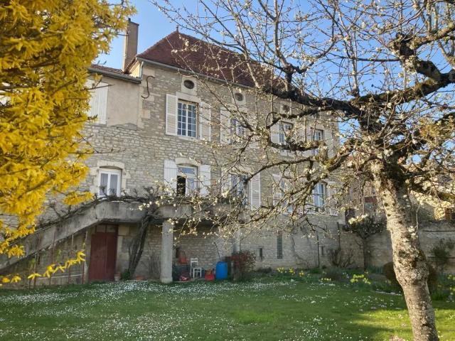 BELLE DEMEURE DANS MONTBARD