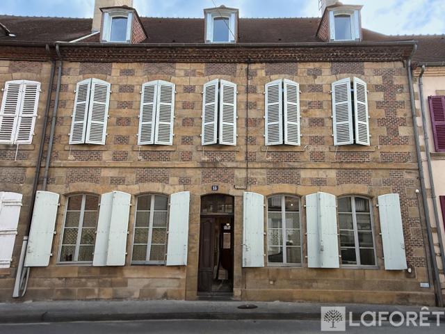 Belle demeure de caractère du XVIIIème dans quartier histori. 267m² Moulins