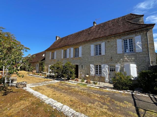 Belle demeure de caractère et ses dépendances, à 10 km de Go. 200m² Gourdon