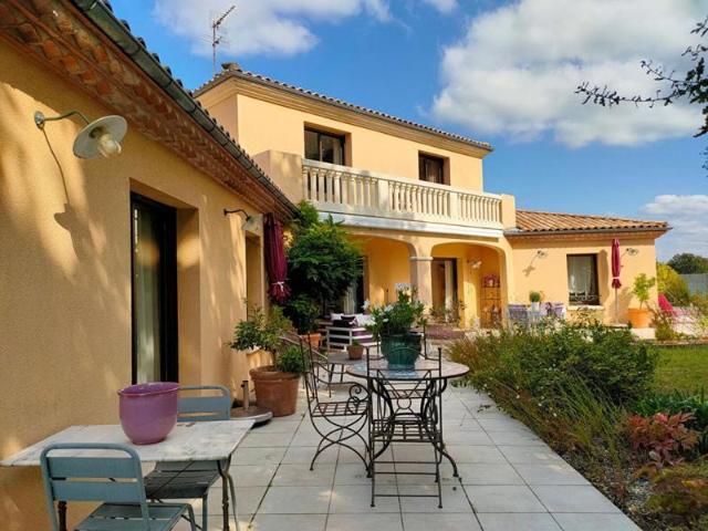 BELLE DEMEURE DE CHARME 236 M² DOUBLE GARAGE PISCINE TERRAIN 4289 M²
