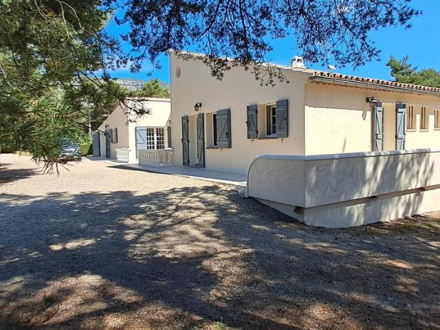 Belle Demeure En Milieu Rural Sur Plus D'un Hectare Travers. 169m² Bargemon