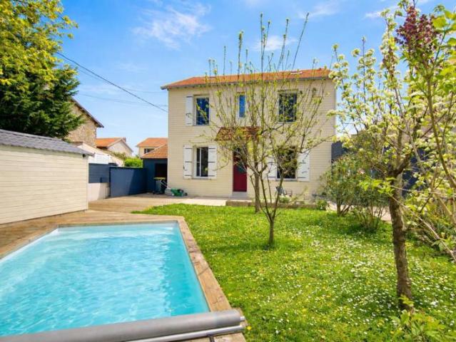 Belle demeure Rochelaise avec jardin et piscine