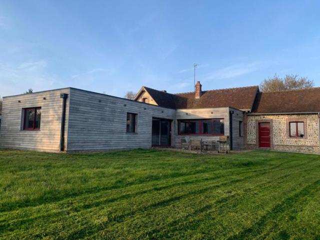 Belle et grande maison moderne au calme !