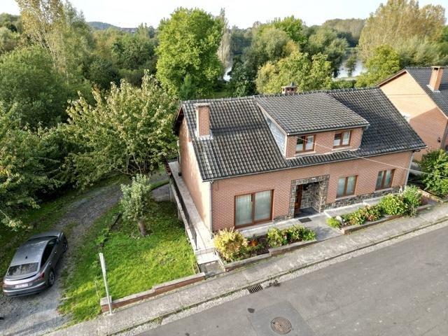 Belle et grande villa offrant un beau potentiel