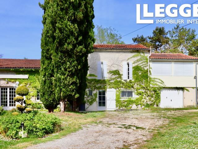 Belle et spacieuse maison de 4 chambres sur un terrain de 1,7 hectare  à proximité des commerces