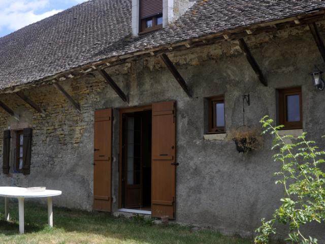 Belle ferme en pierre de taille avec beaucoup de cachet à L'ABERGEMENT DE CUISERY 71