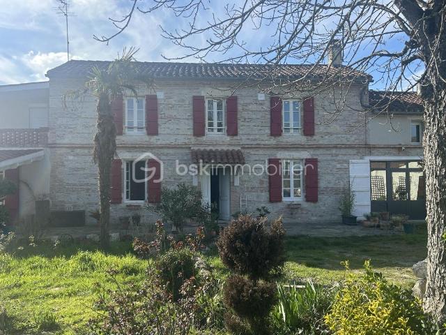 BELLE LONGERE EN PIERRES TERRAIN 4 CHAMBRES GARAGE