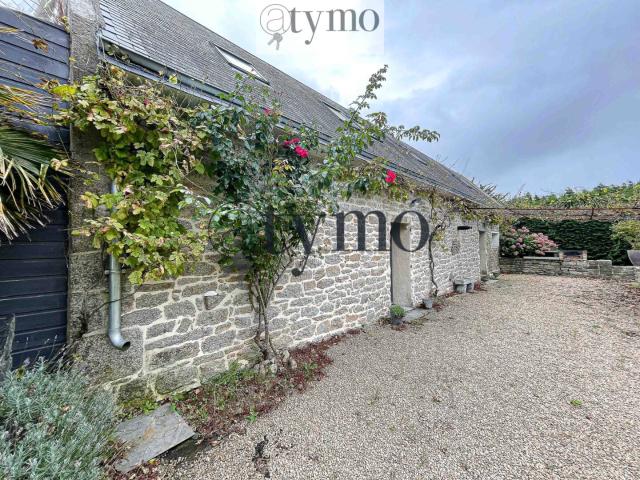 BELLE LONGERE 140 M² 3 CHAMBRES GRAND TERRAIN 2700 M² PIECE