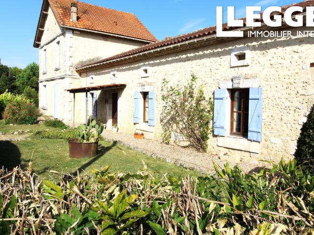 Belle longère 6 chambres. Nombreuses dépendances. Piscine. 3.4 hectares Idéal élevage chevaux, chèvres etc
