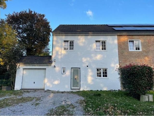 Belle maison 3 façades avec garage