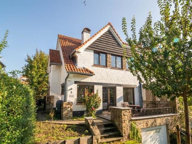 Belle maison 3 façades proche de Stockel !