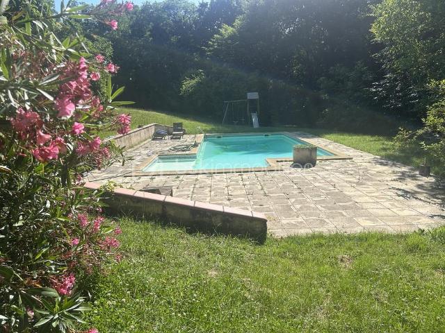 BELLE MAISON 3/4 CHAMBRES GARAGE PISCINE TERRAIN