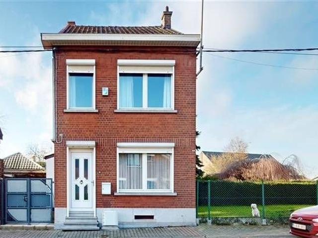 Belle maison 4 facades, trois chambres, jardin et garage de
