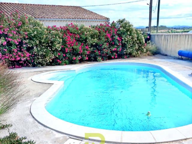 Belle maison 4 faces 105m2 sur terrain clos 800m2 avec pisci