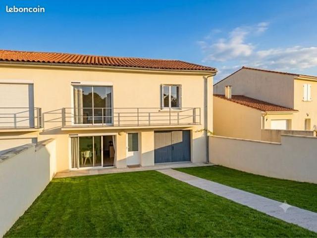 Belle Maison contemporaine 5 pièces 90m² 4 chambres Terrain clos et cour – Entièrement rénovée – Angoulême proche toutes commodités
