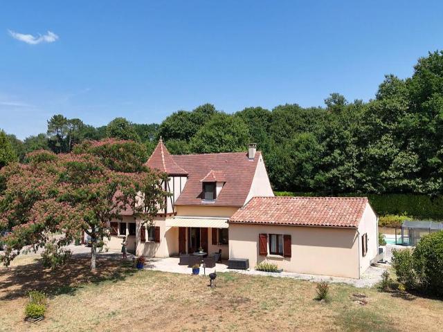 Belle maison contemporaine avec 5 chambres et piscine