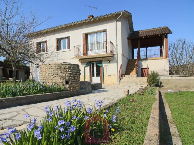 Belle maison contemporaine de 127 m2 sur plus de 800 m2 de t. 127m² Puy l'Evêque