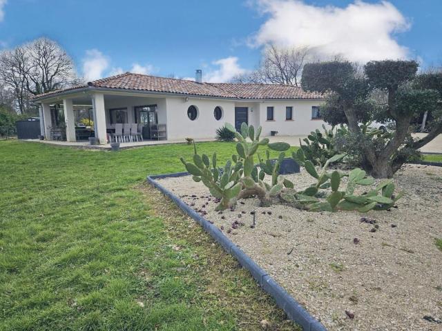 Belle maison Contemporaine de type T4 de 120 m2 +terrain constructible de 2000 m2 secteursecteur Labastide du Temple