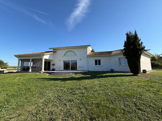Belle maison contemporaine de plain pied 182m² Saint Vite