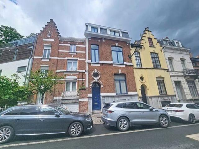 BELLE MAISON A PROXIMITE DU CENTRE AVEC 4 CHAMBRES, 2 SDB ET