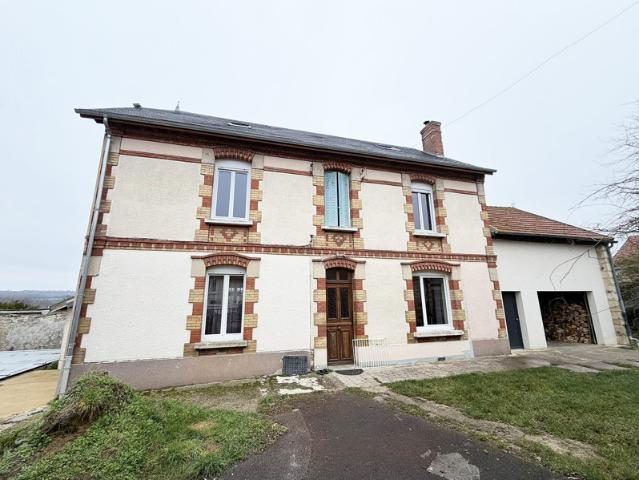 Belle Maison ancienne avec beau potentiel d'agrandissement