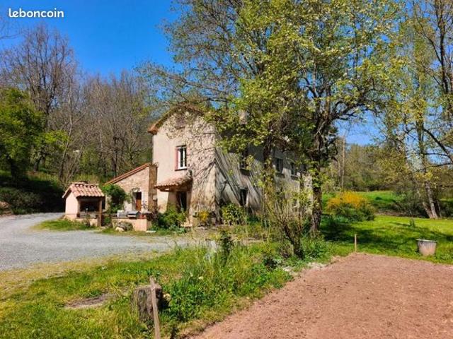 Belle maison ancienne de 127 m² 3 chambres terrain de 3990 m² Dépendances 180 m² Idéal artisan
