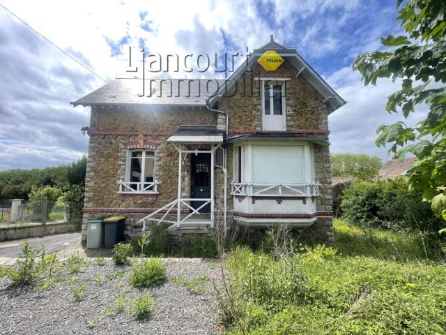 Belle maison ancienne pleine de charme secteur LIANCOURT