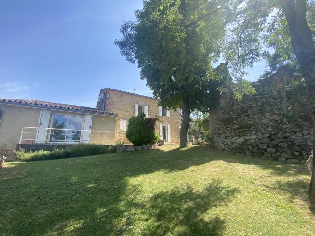 Belle maison ancienne rénovée avec jardin