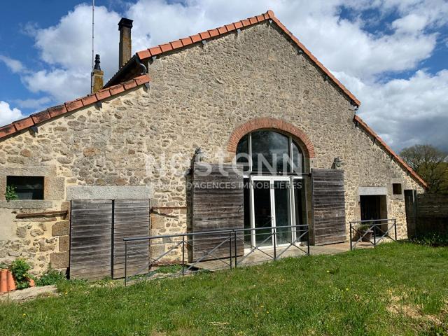 Belle maison ancienne rénovée de 259m² sur un terrain de plu. 259m² Mauléon