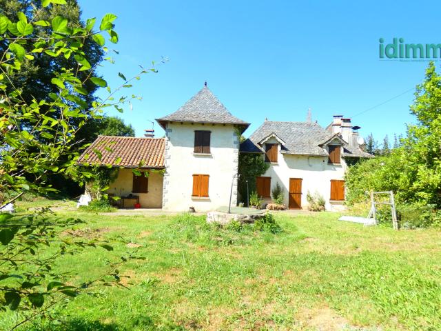 BELLE MAISON AUVERGNATE EN PIERRE