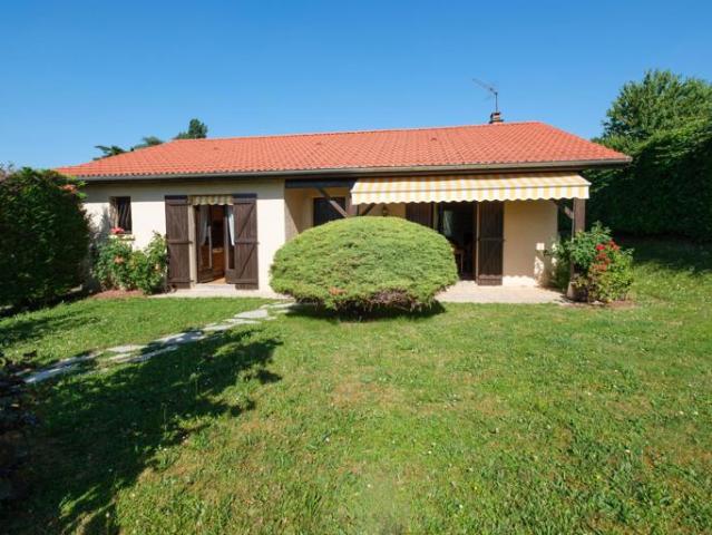 Belle maison au calme absolu en plein coeur du village de Saint pierre de Chandieu, toutes commodités à pieds