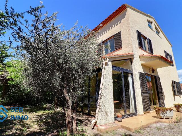 Belle maison au Calme de 154m2 avec beau Jardin et garage dans une impasse à SAINT CYPRIEN