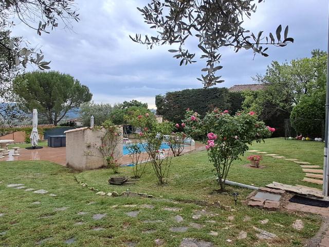 BELLE MAISON AVEC PISCINE MEUBLEE VILLENEUVE