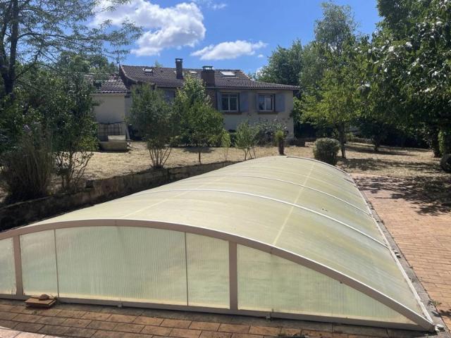 Belle maison avec piscine à Justian, 6 pièces