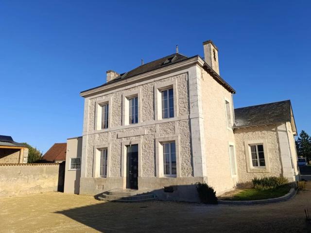 BELLE MAISON AVEC PISCINE CHAMPIGNY EN ROCHEREAU