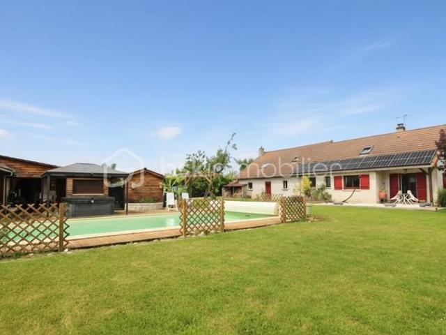 Belle maison avec piscine et grand terrain