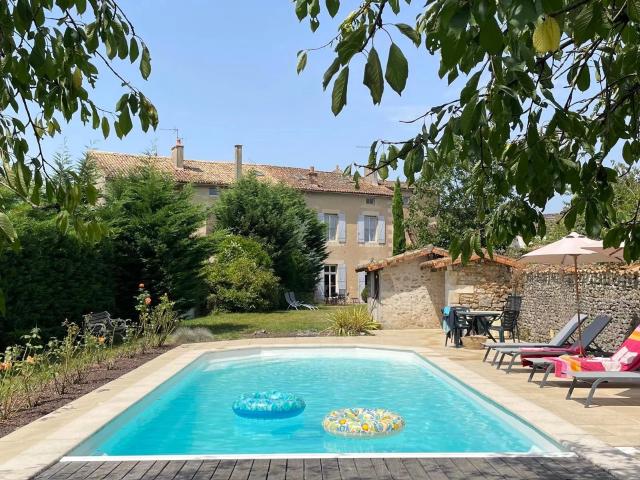 Belle maison avec piscine et salle de concert 300m² Sanxay