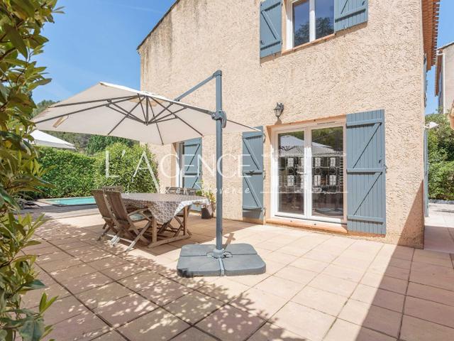 Belle maison avec piscine, entièrement rénovée, à 3 kms du cent