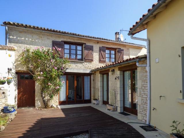 Belle maison avec piscine 183m² Pamproux
