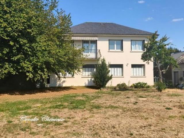 Belle maison avec potentiel commercial