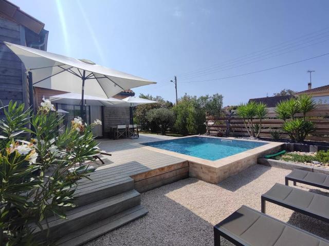 Belle maison bio de plain pied en bois avec piscine et jardi. 99m² Puyoô