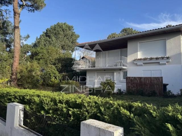 Belle maison dans le quartier prisé des Abatilles