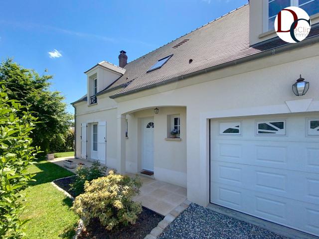 Belle maison dans quartier résidentiel avec joli jardin au calme et sous sol total