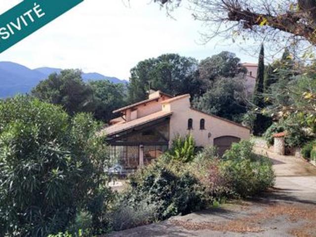 Belle maison d'architecte avec appartement indépendant,piscine et grand terrain