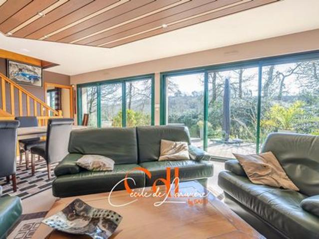 Belle maison d'architecte dans un cadre boisé à Landivisiau