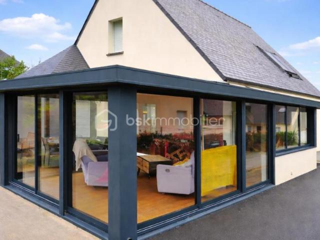 Belle Maison de 159 m2 avec véranda en centre bourg de Laignelet